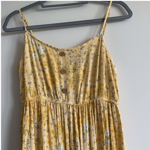 Pretty Yellow Maxi dress with Flowers - Picture 4 of 9